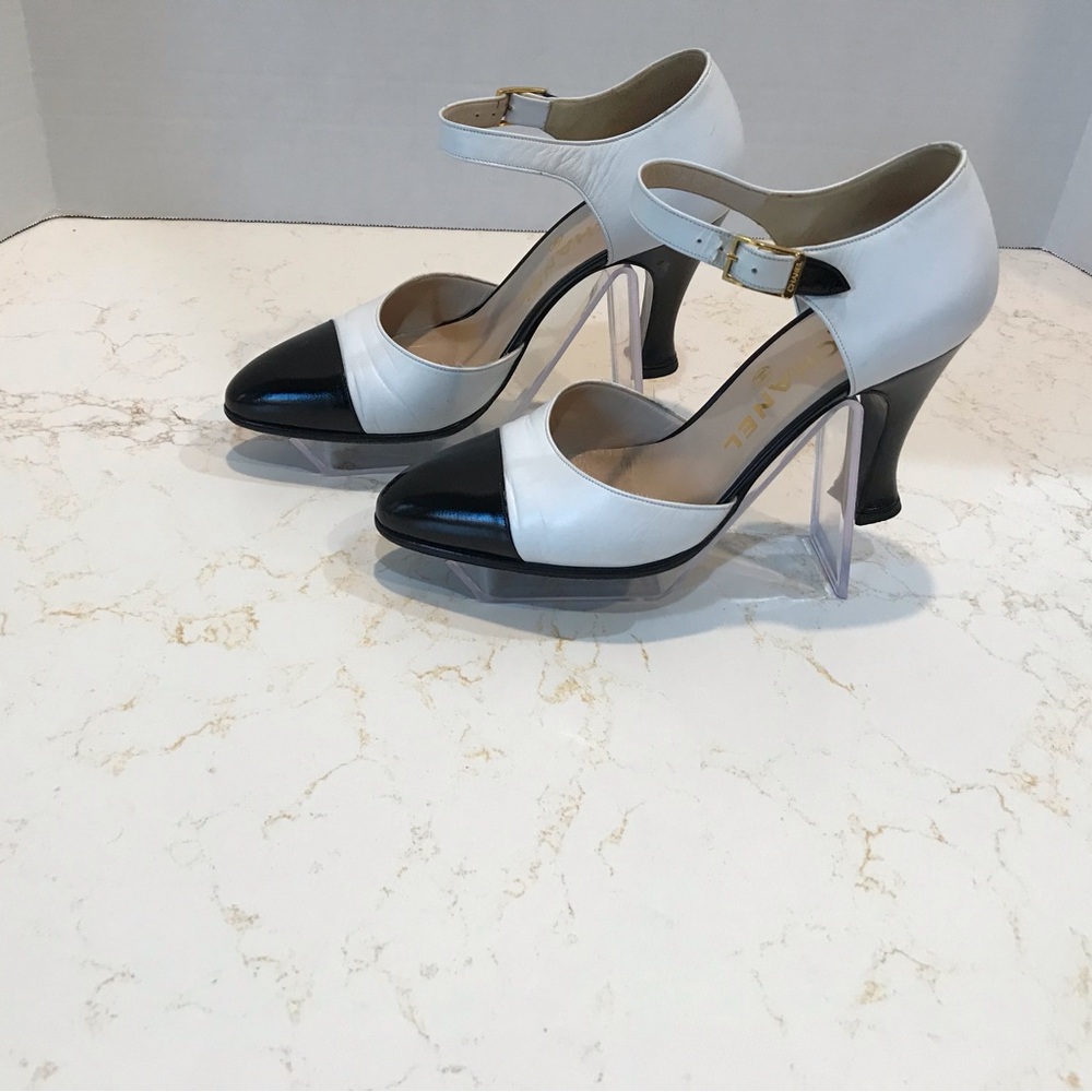 CHANEL Two-Tone Black and White Heels - Picture 2 of 12